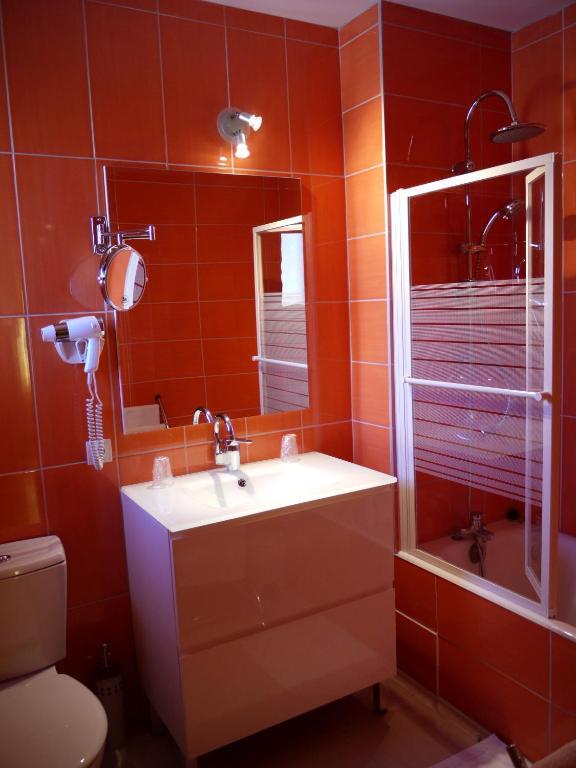 Livron-sur-Drôme Logis Hotel Des Voyageurs Restaurant La Bonne Tabl'Hay חדר תמונה