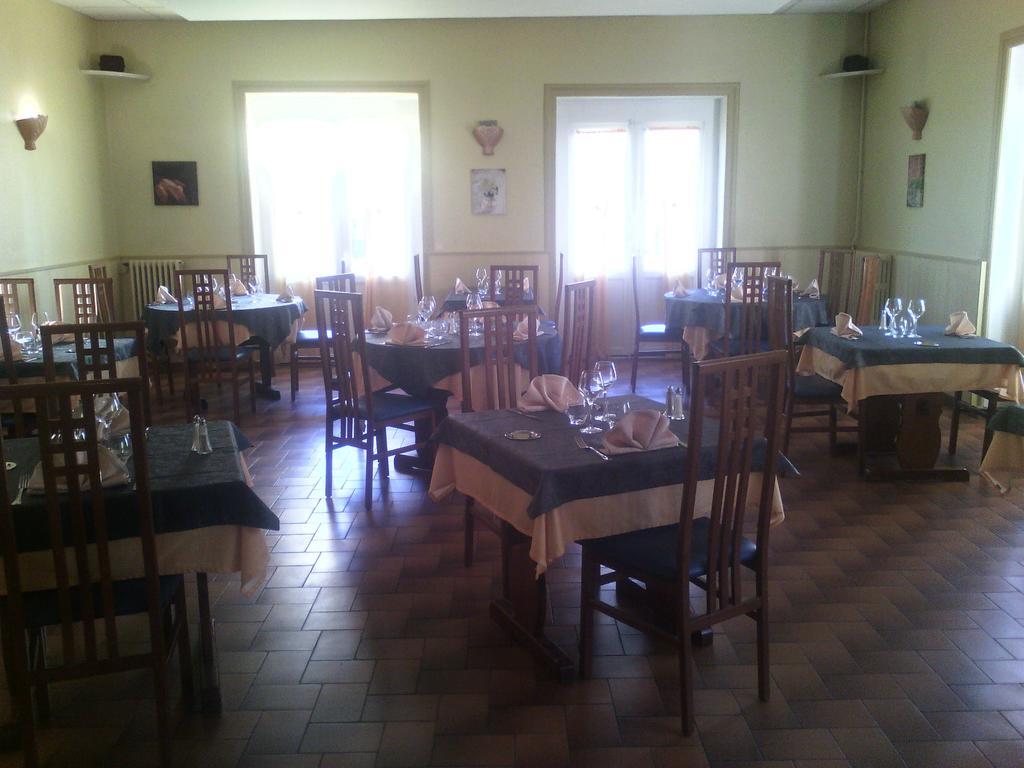 Livron-sur-Drôme Logis Hotel Des Voyageurs Restaurant La Bonne Tabl'Hay מראה חיצוני תמונה