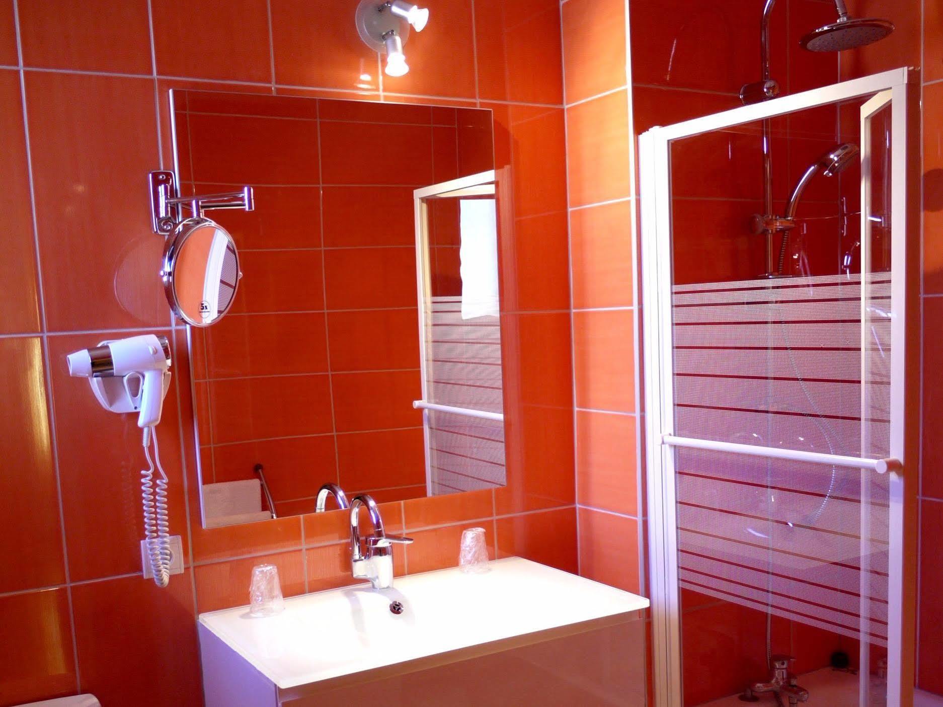 Livron-sur-Drôme Logis Hotel Des Voyageurs Restaurant La Bonne Tabl'Hay מראה חיצוני תמונה