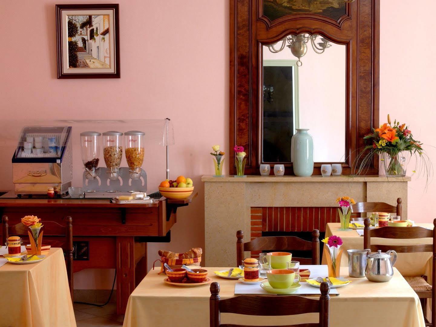 Livron-sur-Drôme Logis Hotel Des Voyageurs Restaurant La Bonne Tabl'Hay מראה חיצוני תמונה